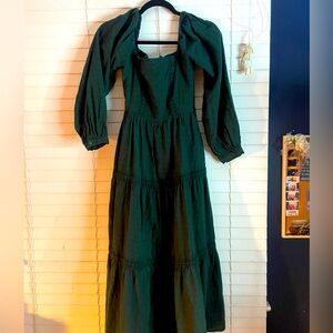 Dark green dress!
Has long sleeves and is floor length, size small - fits small.